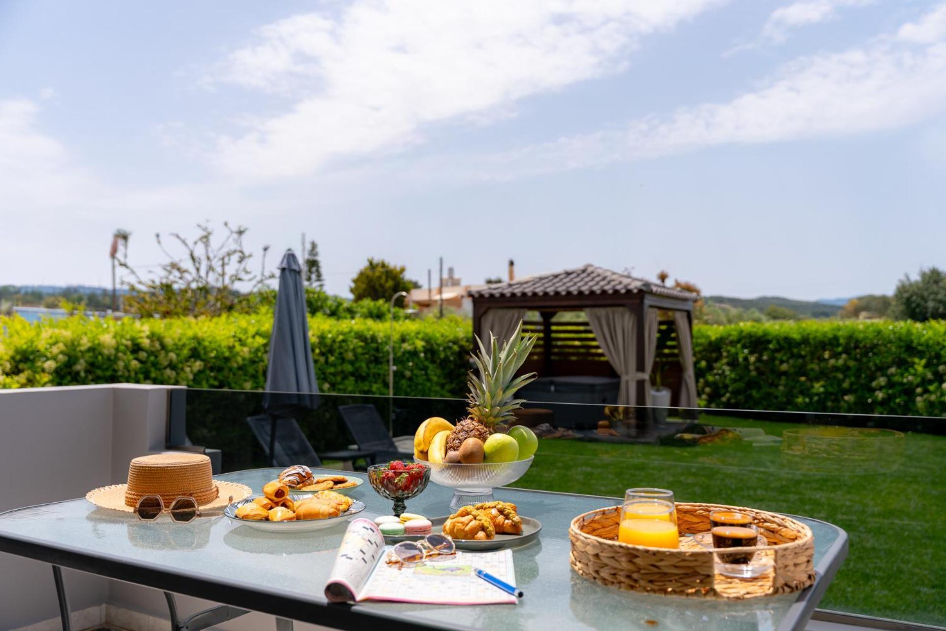 Villa Giota Luxury Living เธโอโลกอส ภายนอก รูปภาพ